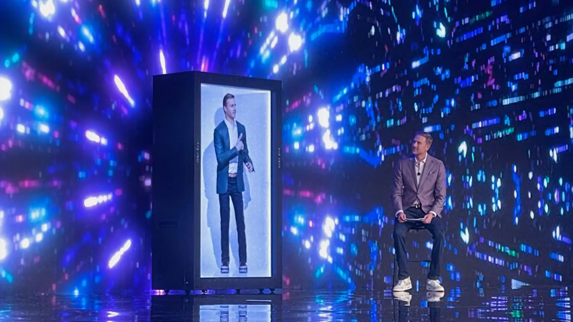 holographic ai avatar digital replica of AVANT CEO Ian Kieninger dlivering a keynote